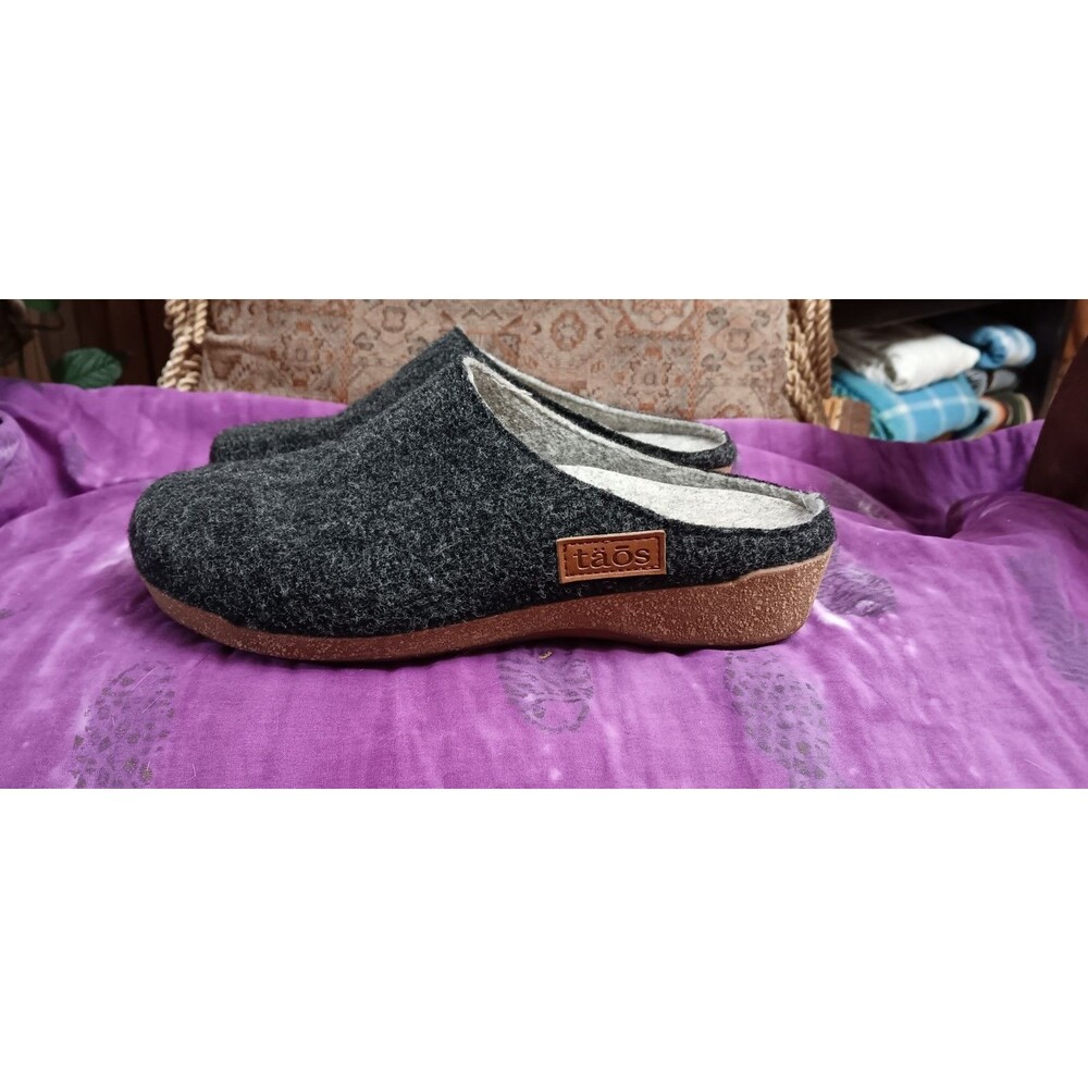 Taos Charcoal Gray Woollery Felt Clogs Size 9